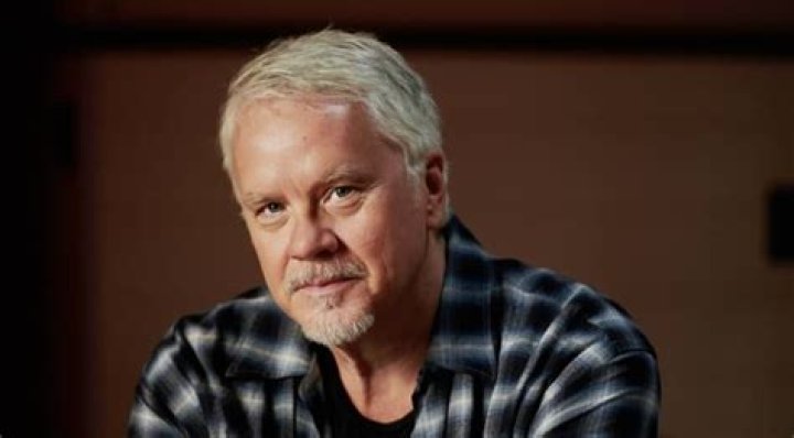 Ultimate Guide To Tim Robbins' Height: Measurements And Statistics